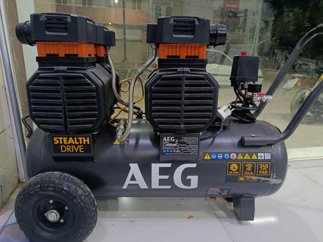 کمپرسور هوای سایلنت استوک AEG مدل AC3060S است